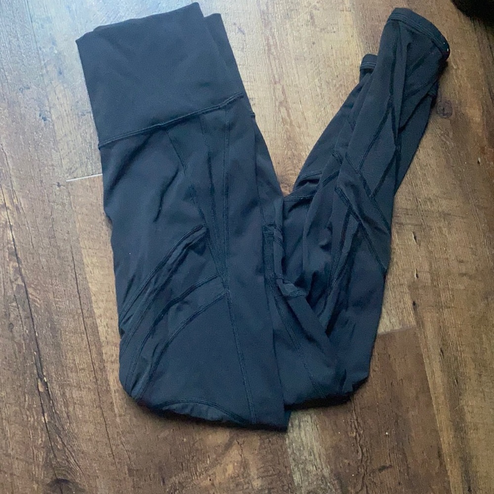 Good condition size 6 lululemon leggings